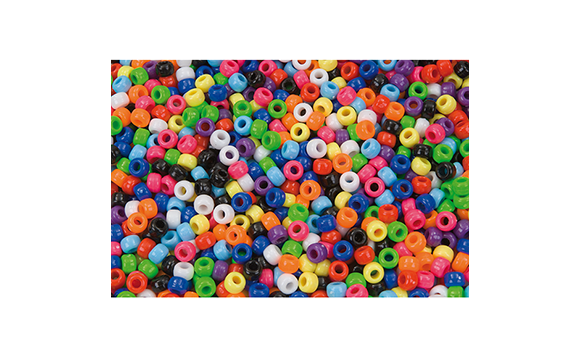 Perles en plastique en différentes formes et couleurs 450gr. 1500u. aprox.