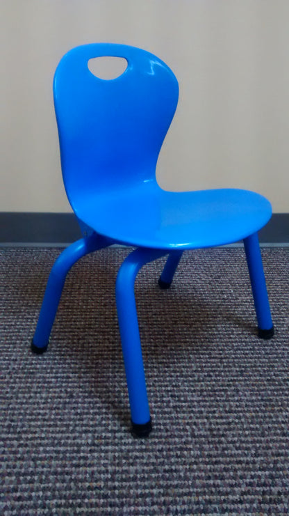 Chaises tubulaires empilables