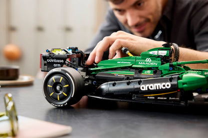 LEGO Technic - 42240 - La voiture de F1 Aston Martin Aramco AMR25