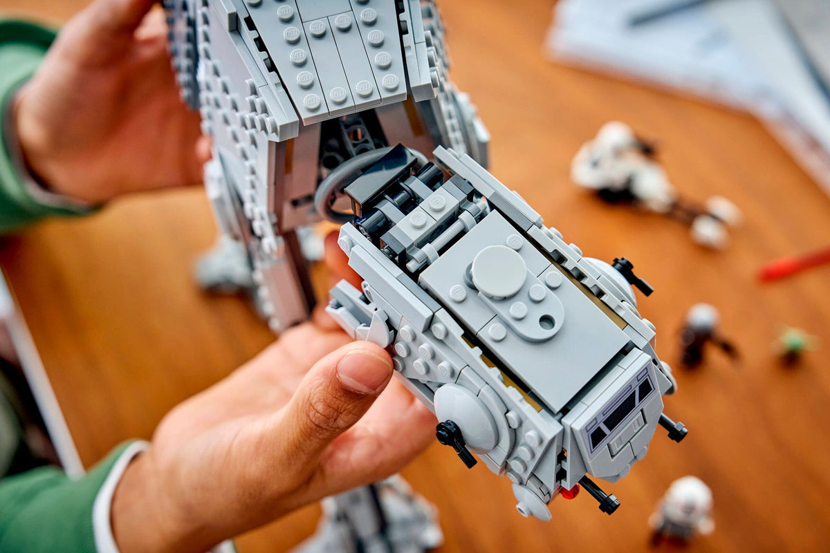 LEGO Star Wars - 75454 - Le TB-TT des Vestiges de l’Empire avec INT-4