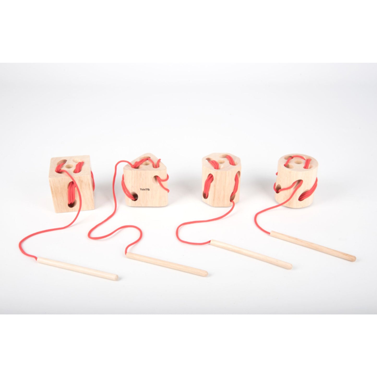 Formes à lacer en bois