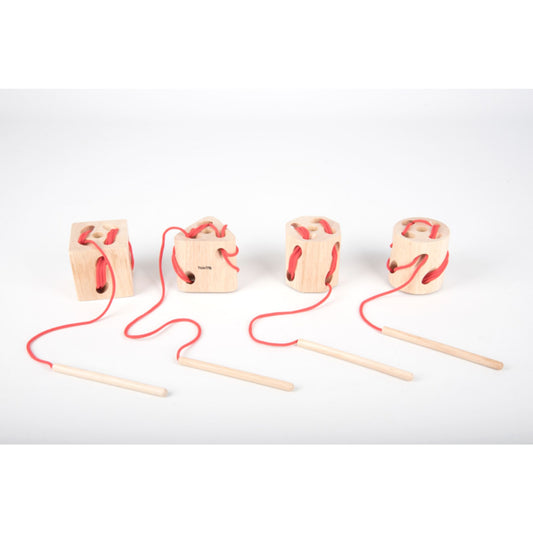 Formes à lacer en bois