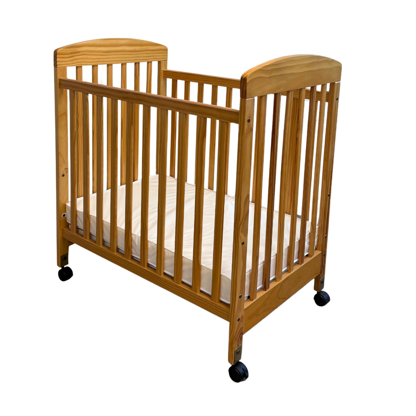 Brooklyn fixed-side compact crib