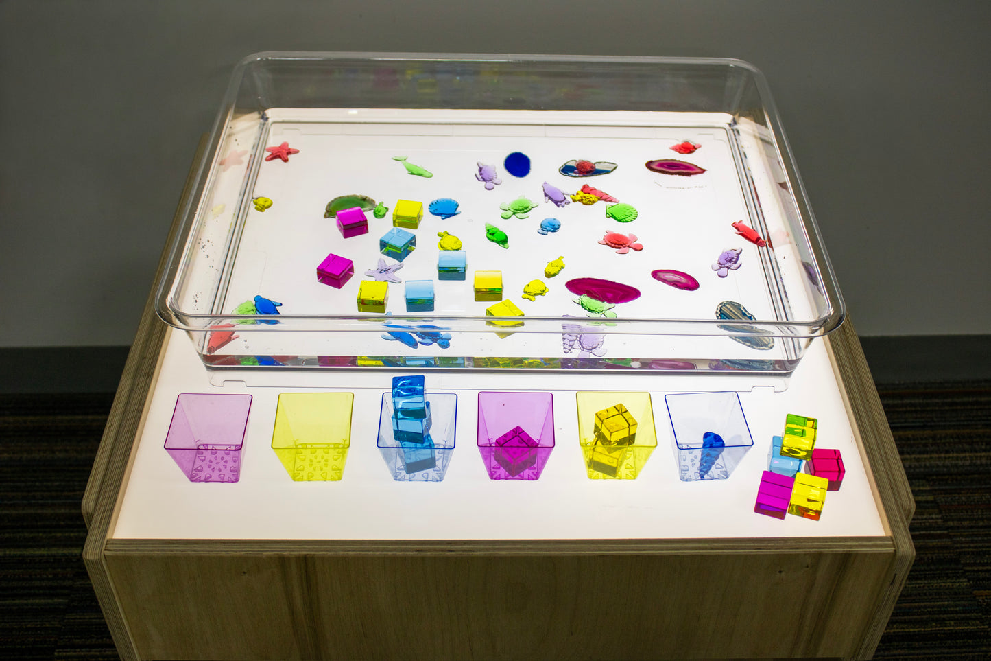 Table lumineuse sur meuble