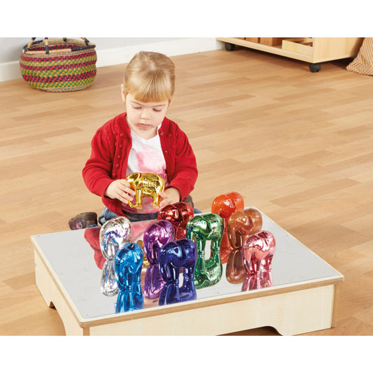 Éléphants métalliques avec numéros