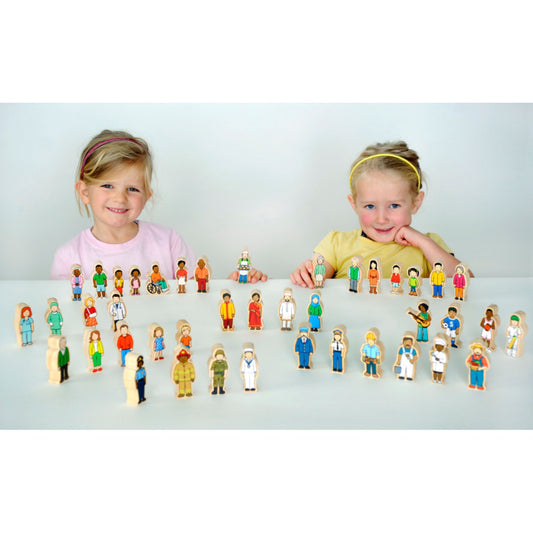 Figurines de villageois en bois