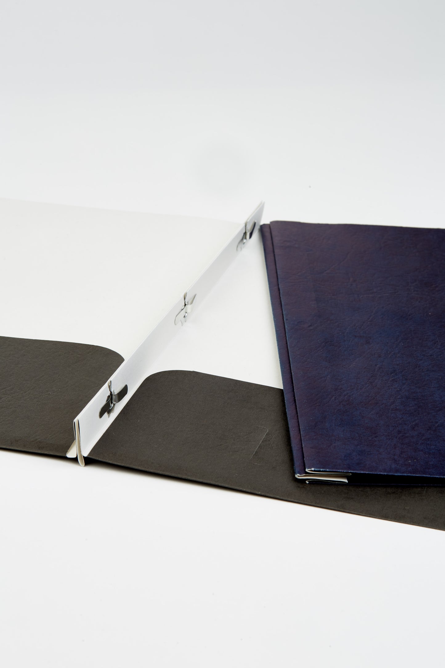 Reliures Tang cartonnées avec pochettes